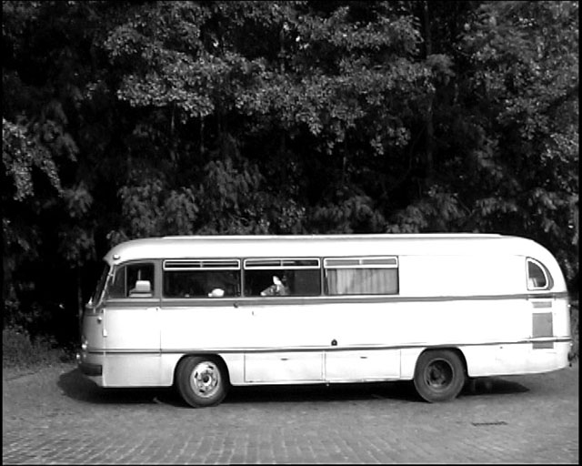 The mystery bus to the lake
